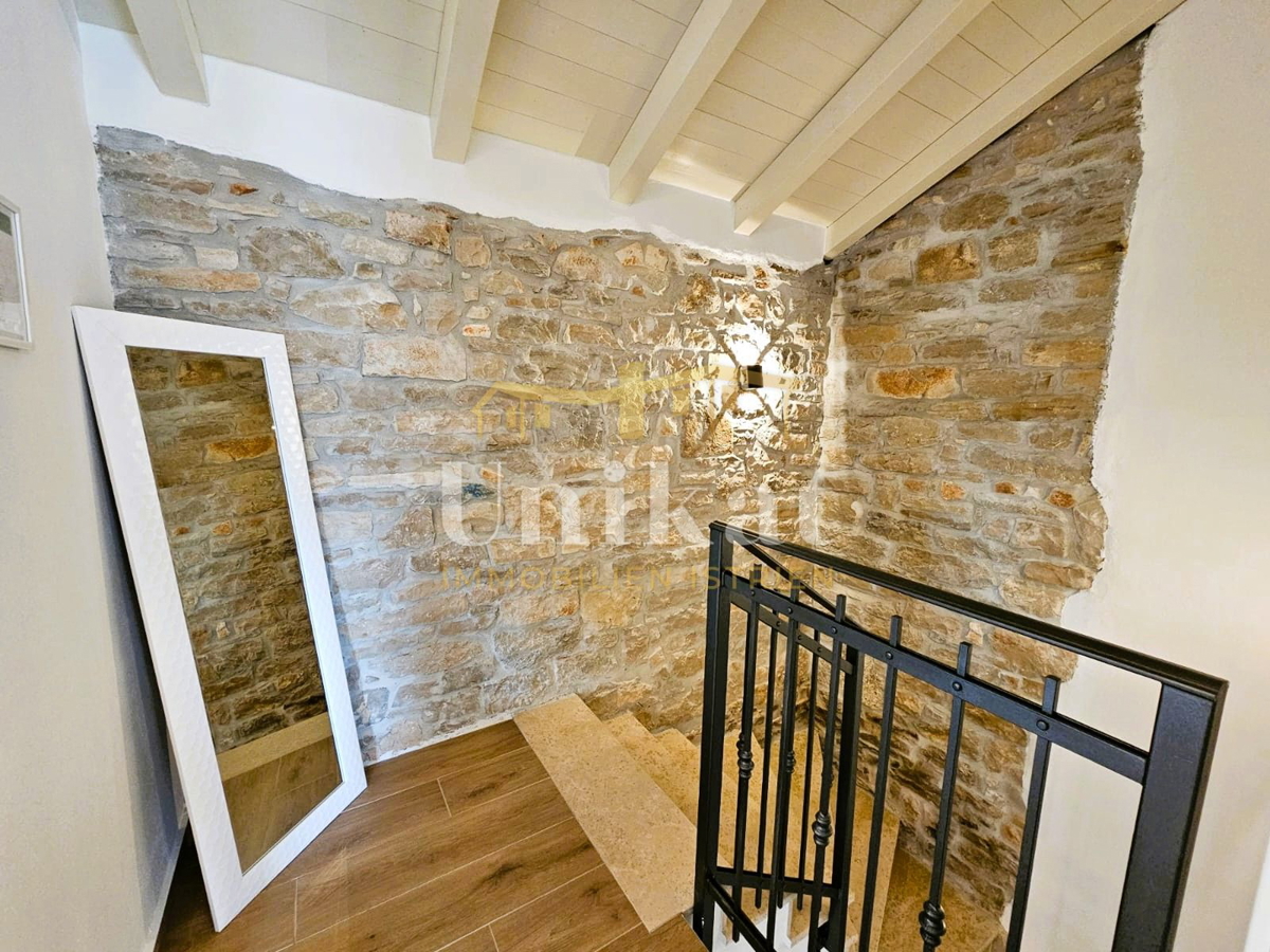 Casa in pietra ristrutturata con piscina e casetta benessere